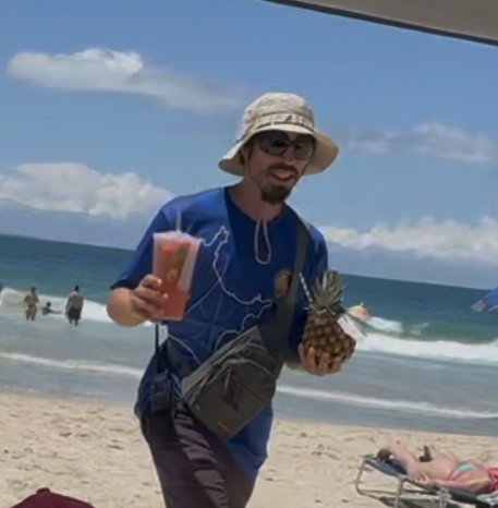 Hombre loco con trago